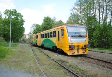 Uzávěra žel. přejezdu v Rovensku pod Troskami - nový termín